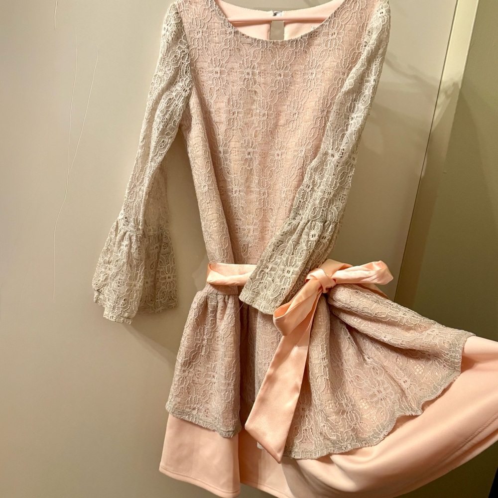 Girls Size 8 Peaches ‘n Cream Elegant Lace Dress with Satin Bow (never worn)